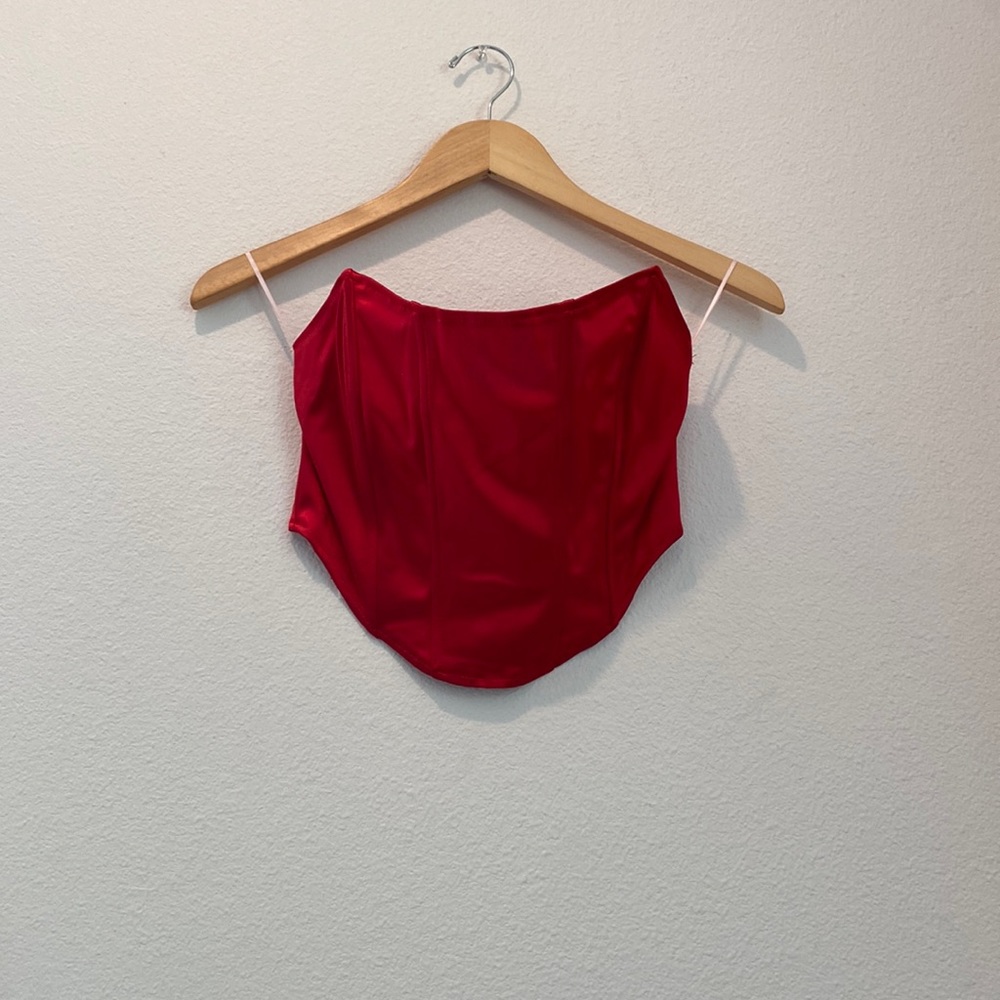 Cropped red courset great for a night out 🍷